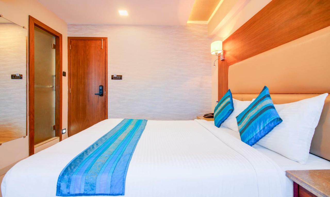 Hotel Oxford Мумбай Екстериор снимка